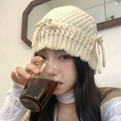 穿黄靴子的女孩